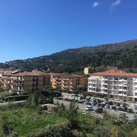 Mansarda Chic Vista Mare Apartamento Marina dʼAndora